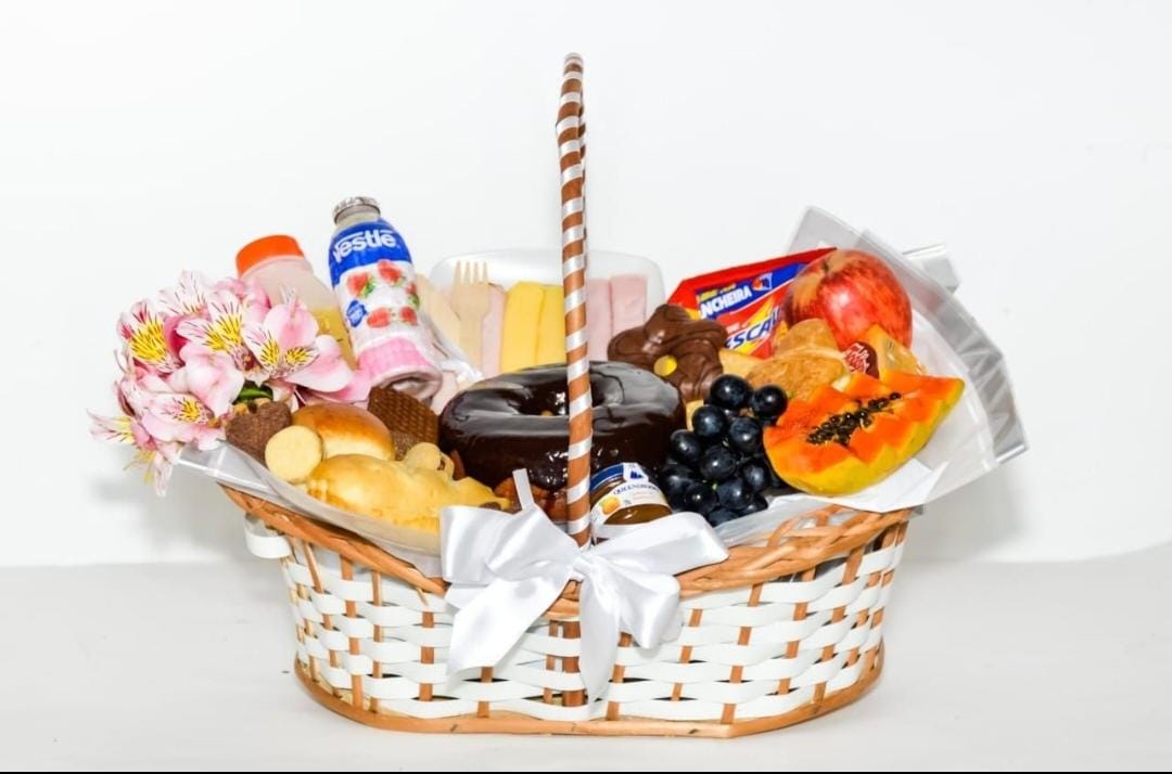 Cesta de café da manhã colonial e/ou cha da tarde